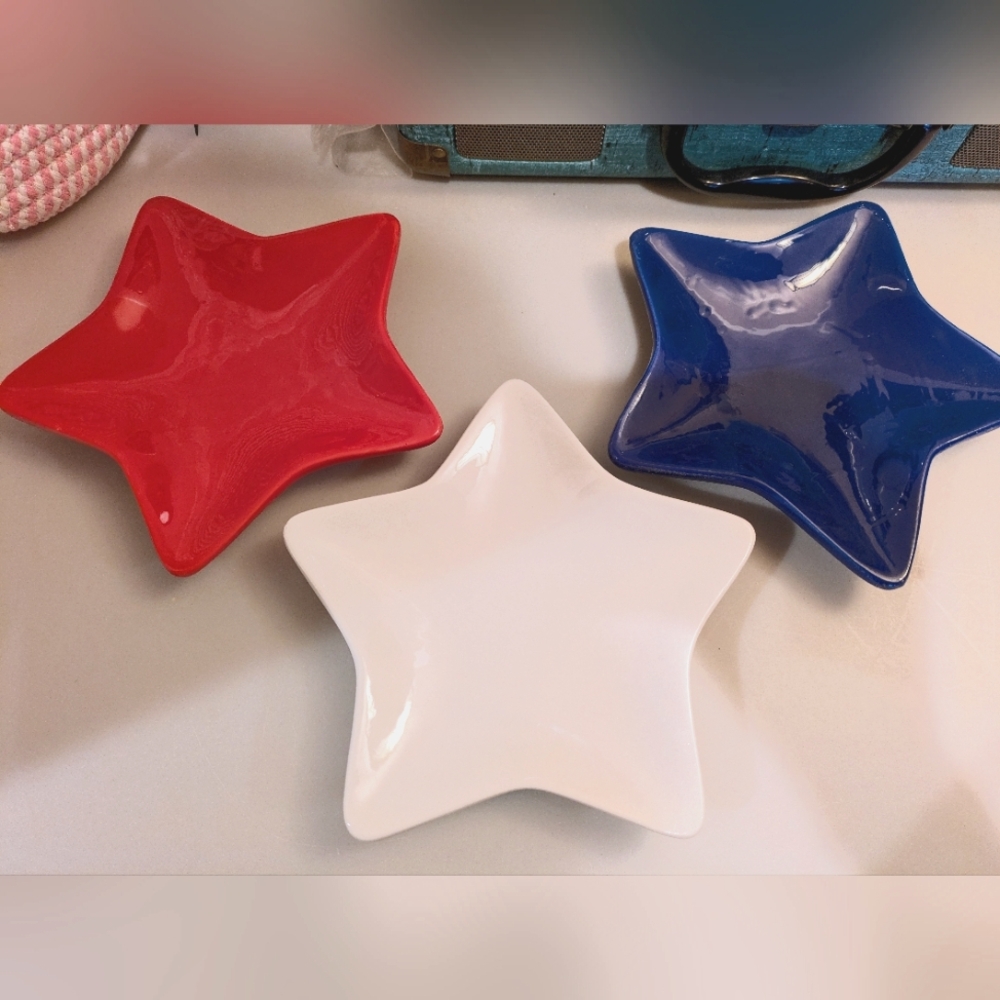 2/$18 Set of 3 Star-Shaped Decorative Plates